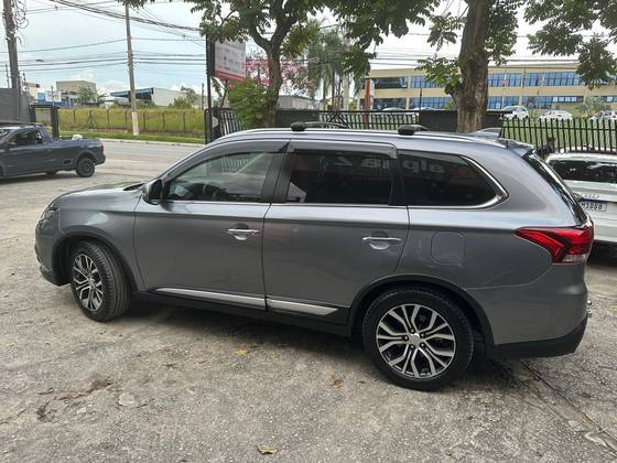 MITSUBISHI OUTLANDER 2.2 4X4 16V DIESEL 4P AUTOMÁTICO
